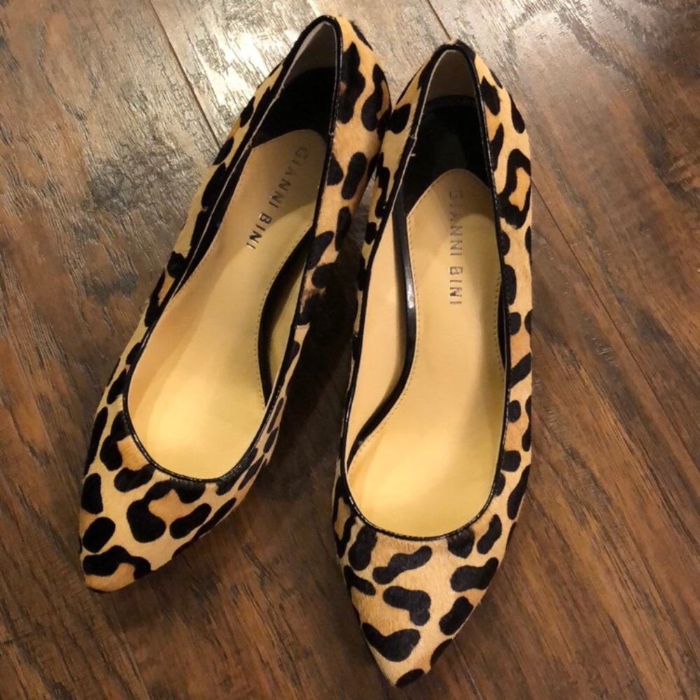 NWOT Gianni Bini leopard calf hair heels
